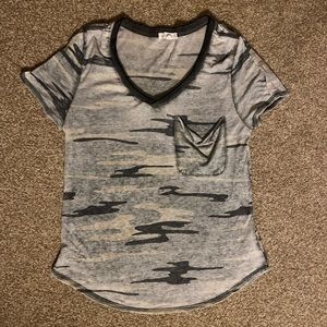 Light muted camo tshirt, thin, v comfortable, zero imperfections, like new!